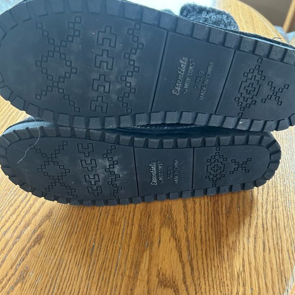 Essentials by Muk Luk Women's Boots brand new with tags - Picture 3 of 6